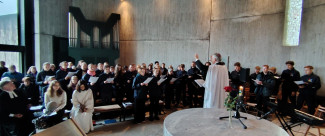 Gedenkfeier 9.11.25 Jugendchor Pueri Cantores singt Even when he is silent